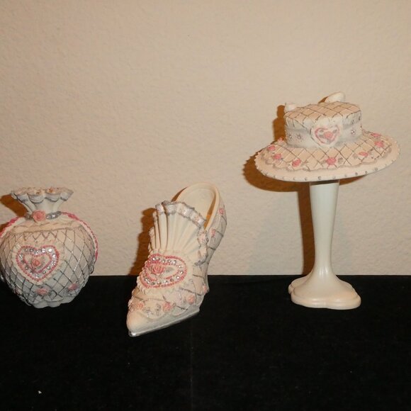 Collectible Willow Hall - The Bride 4 Piece Set: Hat, Shoe, Purse & Hat Stand - Picture 2 of 13